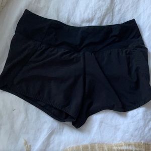 lululemon tracker shorts size 6 4 inch inseam